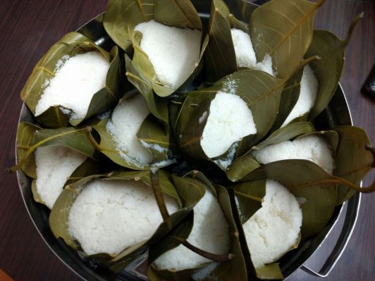 Khotto(Idlis baked using jackfruit leaves